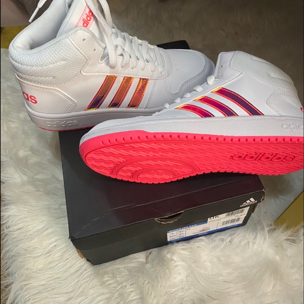 NEVER WORN ADIDAS HOOPZ